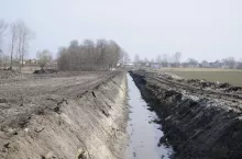 468933
