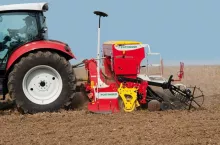 471077