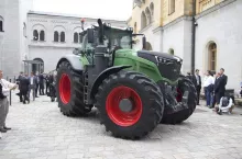 470206