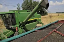470084