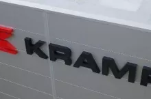 469823