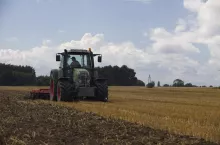 469042