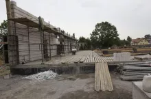 469021