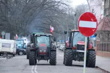 468761