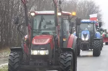 468557