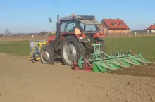 467946