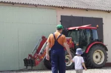 466143