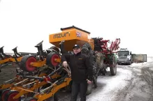 463449