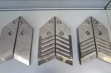 463225