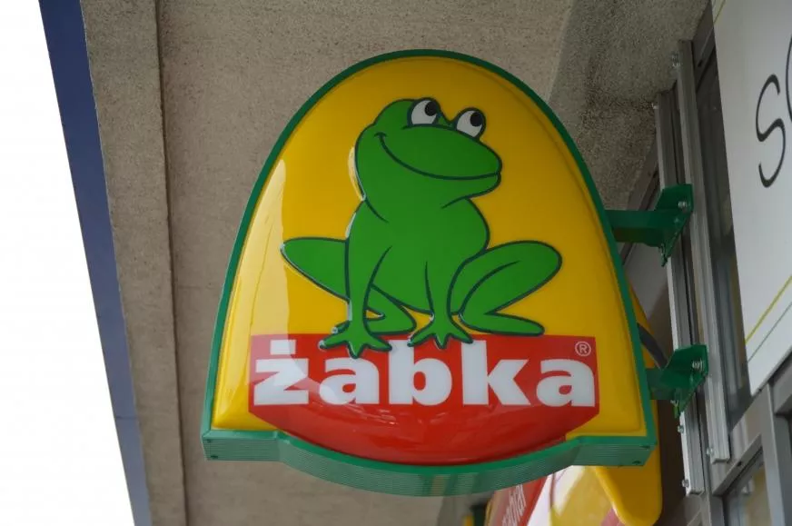 Żabka zmienia nie tylko logo, pracuje także nad zmianą wizerunku