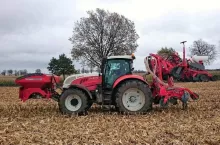915440