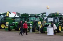 894626