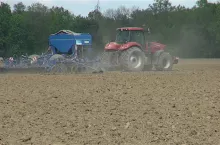 456018
