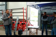 500300