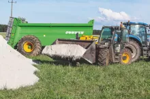 453119