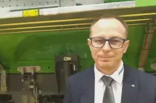 896401