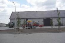 895602