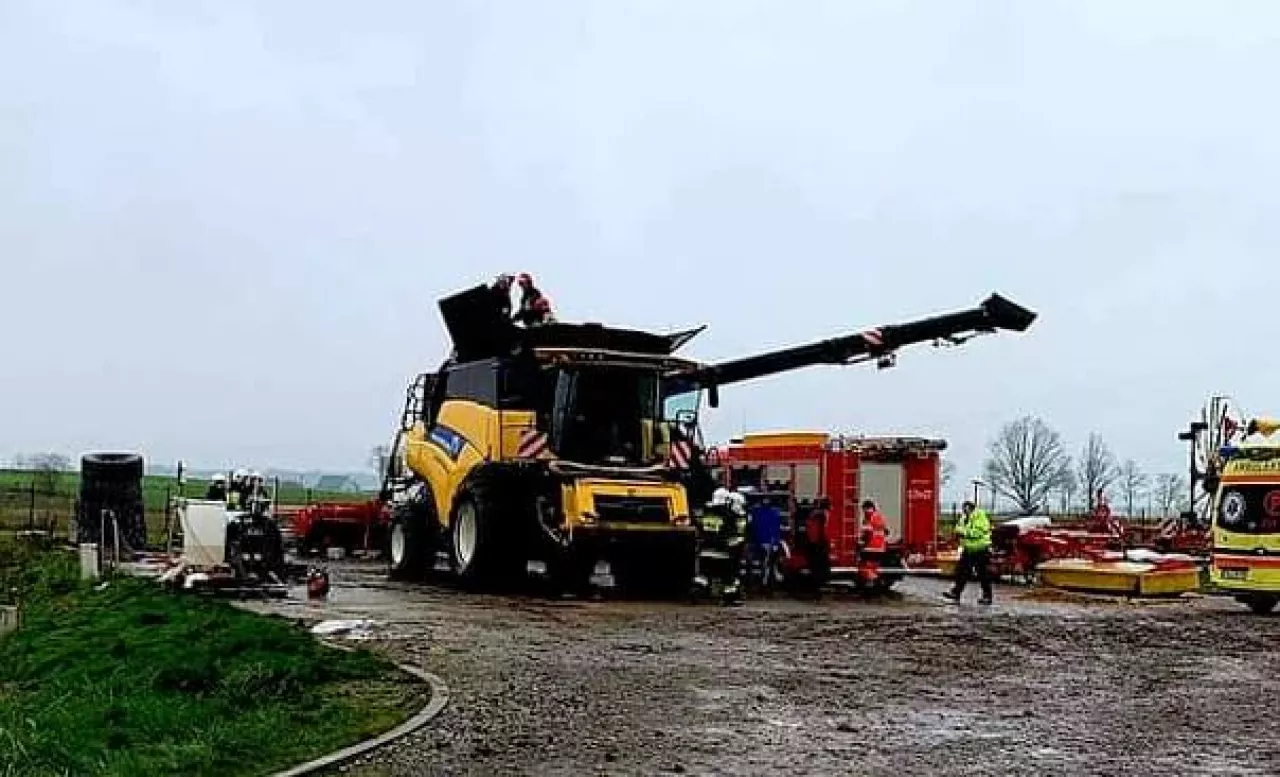 235002