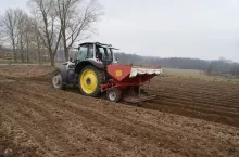 451093