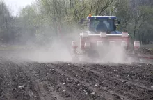 450301