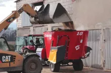 449301