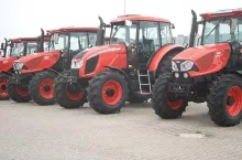 896428