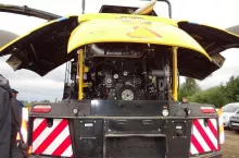 895709