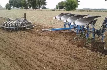 448702