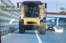 231669
