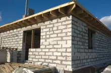 231562