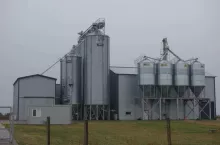 922647