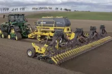 915442