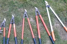 Sekatory nożycowe dwuręczne o różnej długości ramion