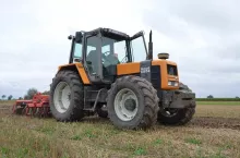922374