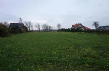 895774