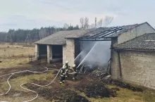 Na miejscu pracowało sześć zastępów straży pożarnej z okolic Łaska