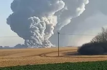 921835