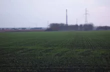 895792