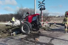 921743