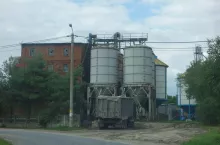 921627