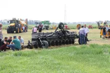 444309