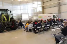 443071