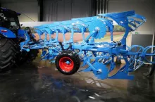 915413