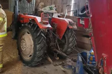 441821