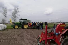 709784