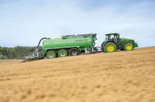 Ciągnik John Deere oraz Joskin