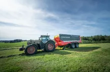 Przyczepa samozbierająca Pöttinger Jumbo 8000