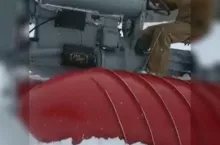 dziwny ciągnik na śniegu