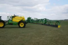 Opryskiwacz John Deere R975i w Bednarach, fot. mw