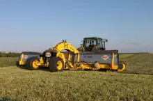 898106